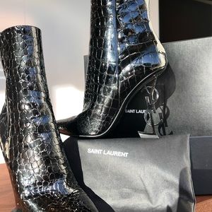 Saint Laurent Opyum patent leather black heel booties. Size 40 1/2.